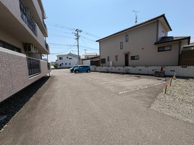 クリスタルテラス（103） 駐車場
