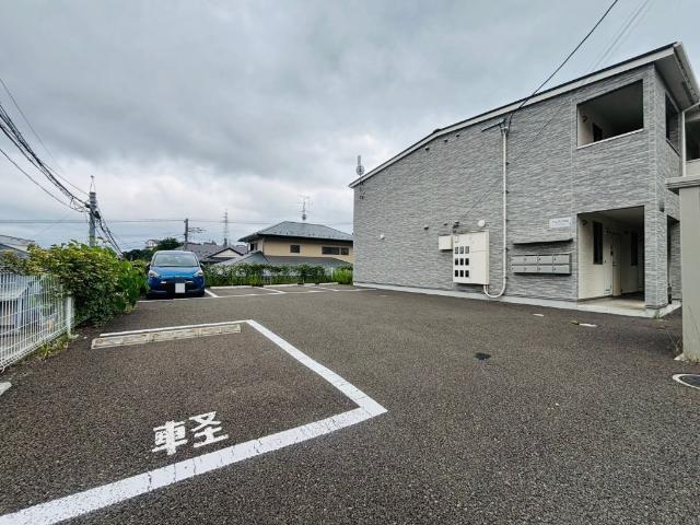 グランディア桜木（205） 駐車場