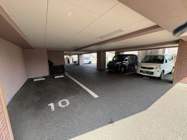 パルメゾン旭ヶ丘（502） 駐車場