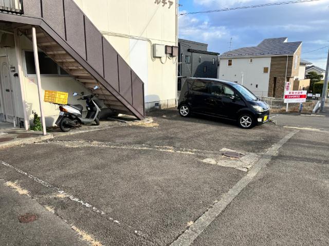 メゾンルチア（205） 駐車場