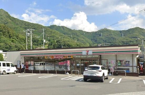 セブンイレブン高梁市役所前店：713m