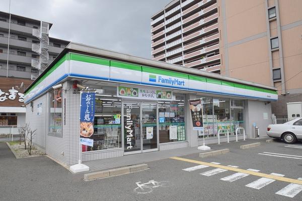 ファミリーマート鶴見緑地東店：184m