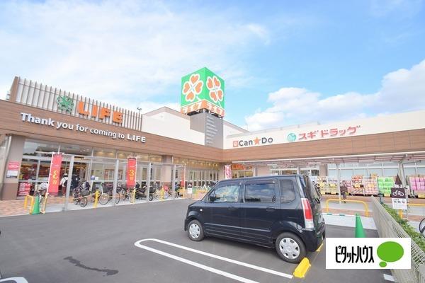 ライフ安田諸口店：226m