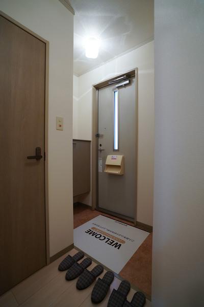 クレセント中島 玄関