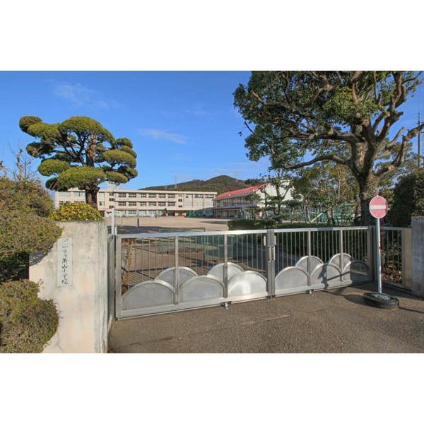 岡山市立角山小学校：1326m