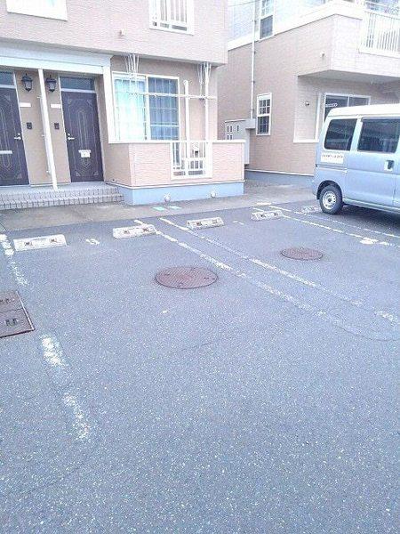 クレール 駐車場