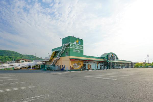 ニシナフードバスケット西大寺店：819m