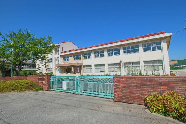 瀬戸内市立行幸小学校：1698m