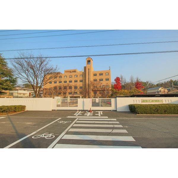 山陽学園大学山陽学園短期大学図書：1025m