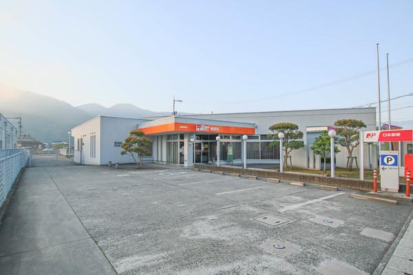 周匝郵便局：955m
