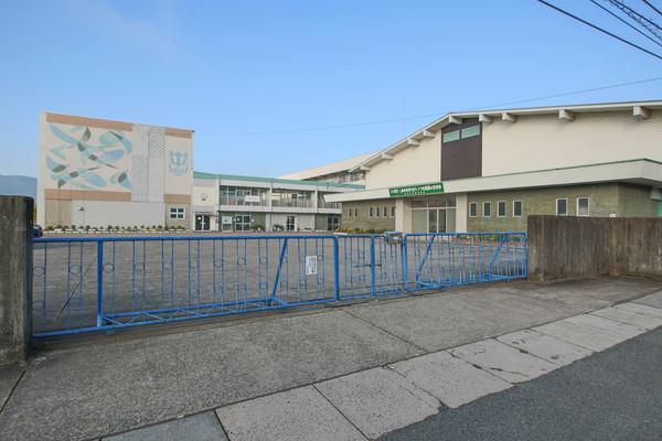 赤磐市立吉井中学校：956m