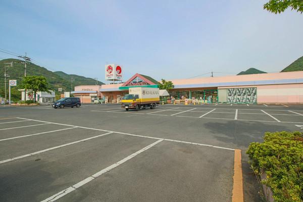 山陽マルナカ備前店：641m