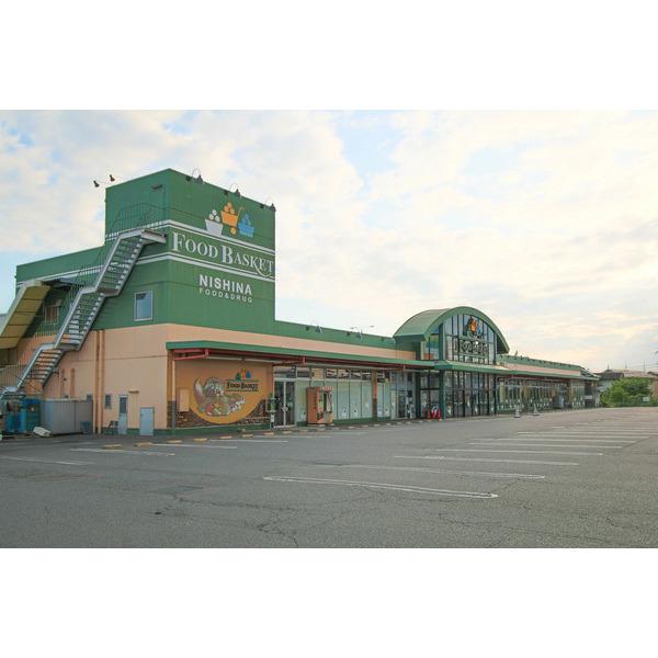 ニシナフードバスケット西大寺店：749m