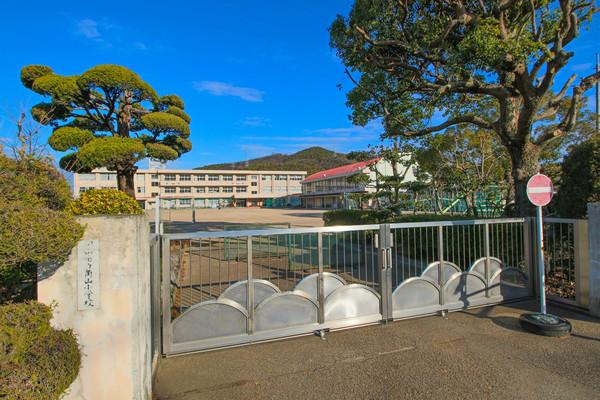 岡山市立角山小学校：1319m