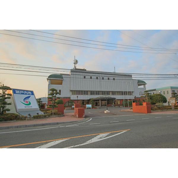 瀬戸内市役所：809m