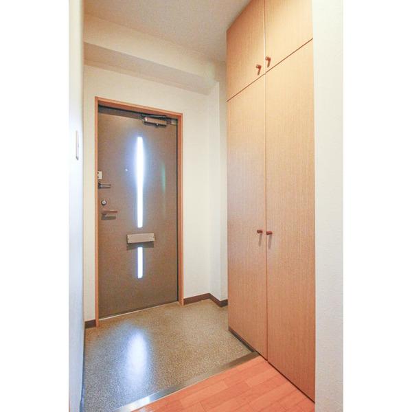 フォブールジュネス 玄関