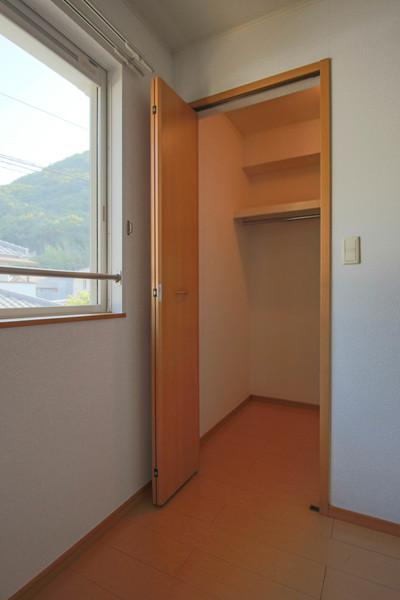 オリーブ 部屋画像