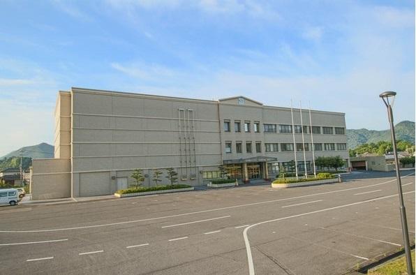和気町役場：381m