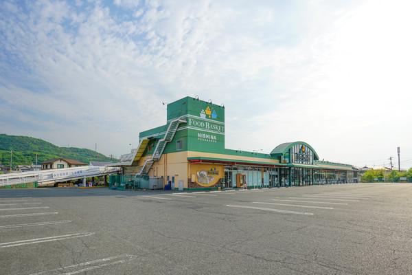ニシナフードバスケット西大寺店：666m