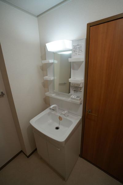 ビューラー福泊　B棟 洗面