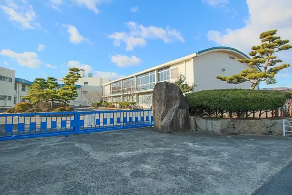 赤磐市立山陽小学校：808m