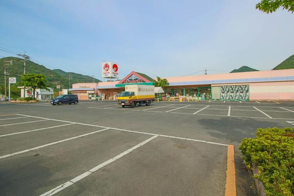 山陽マルナカ備前店：581m