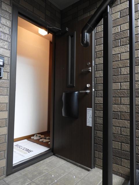 クラウディア　C棟（C102） 玄関