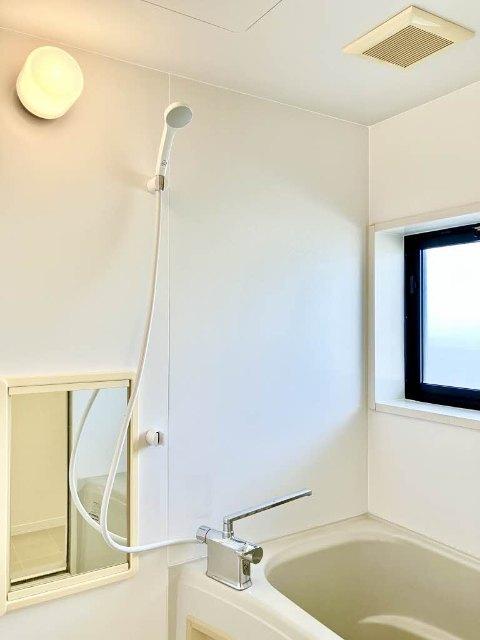 ヴィレッジ高島 A棟 バス／シャワー