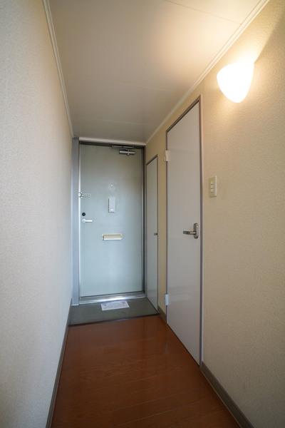 レオパレスビアンカ 玄関