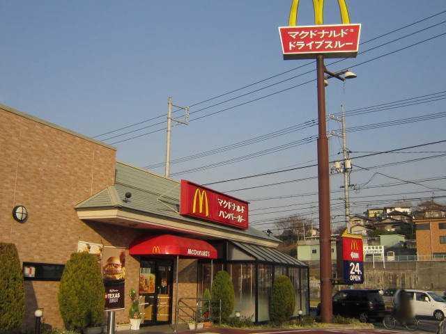 マクドナルド53号津高店：723m