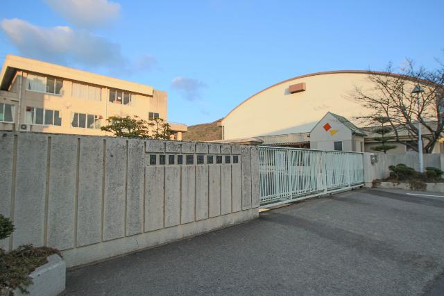 岡山市立竜之口小学校：1349m