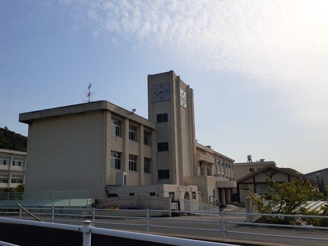 岡山市立甲浦小学校：1700m