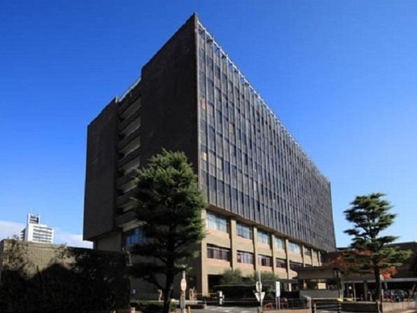 岡山市役所：210m