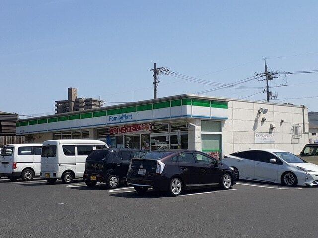 ファミリーマート岡南店：450m