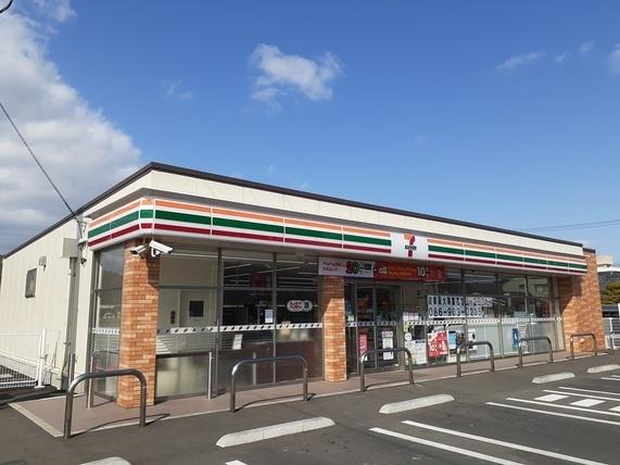 セブンイレブン岡山東花尻店：160m