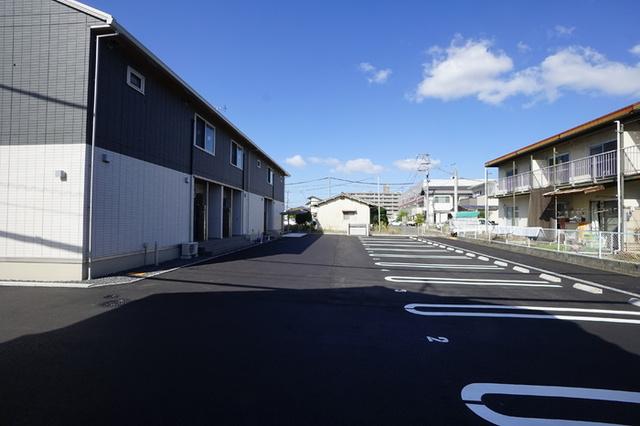 マーメゾン新福（102） 駐車場