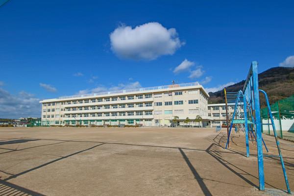 岡山市立芥子山小学校：607m