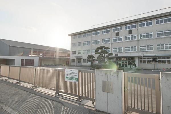 岡山市立幡多小学校：298m