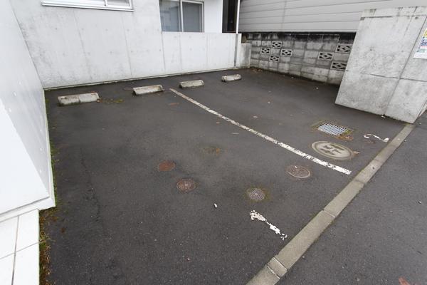 グランメゾン厚別Ⅱ 駐車場