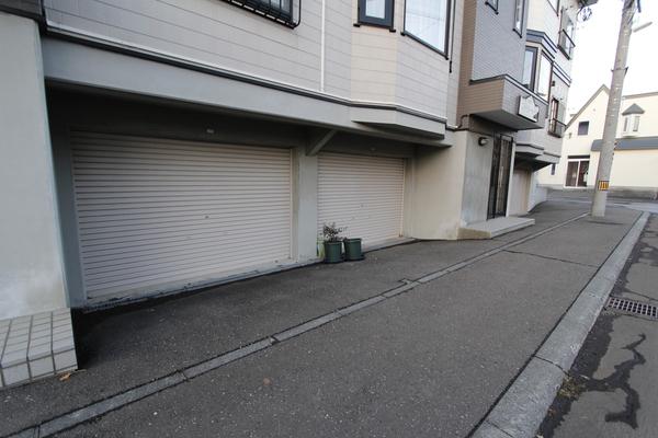 ストリート11 駐車場