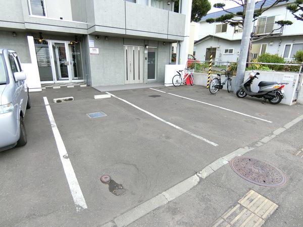 ラプラスワン 駐車場