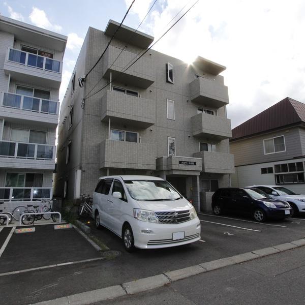 札幌市白石区南郷通マンション 駐車場