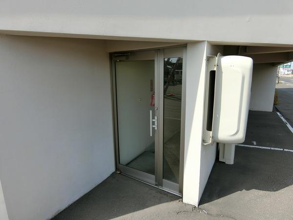 札幌市厚別区厚別西四条アパート エントランス