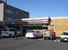 セブンイレブン札幌厚別中央5条店：62m