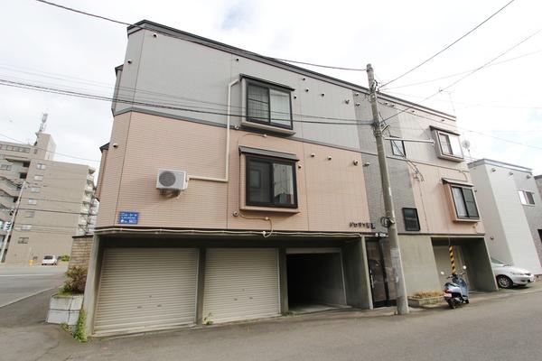 札幌市厚別区厚別中央五条アパート 駐車場