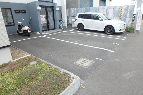 札幌市白石区栄通マンション 駐車場