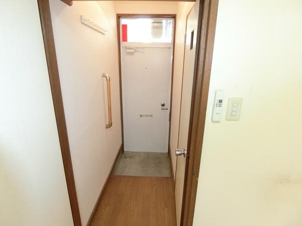 札幌市厚別区厚別東四条アパート 玄関