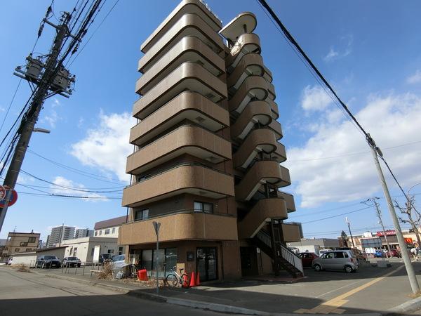 新さっぽろ駅より徒歩5分 築37年 9階建の賃貸物件