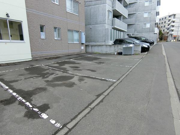 TMコート新札幌 駐車場