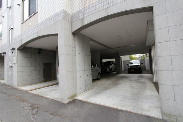 札幌市厚別区青葉町マンション 駐車場